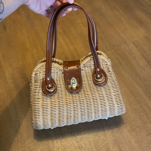 Handbags - Vintage Brown Woven Handbag